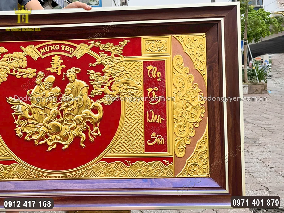 Từng họa tiết hoa văn được d&aacute;t v&agrave;ng 24K sang trọng